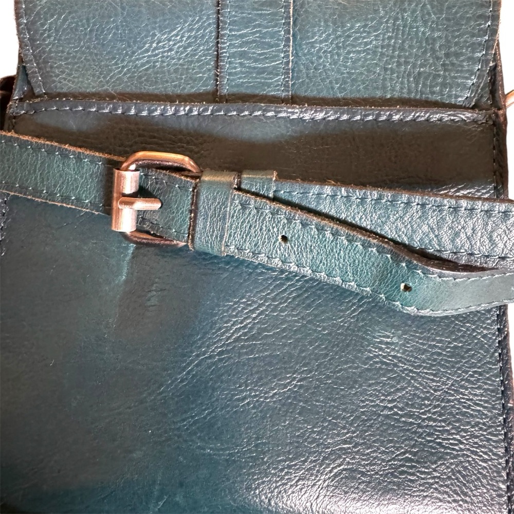 SOLD>>>>Patricia Nash- leather crossbody purse - Picture 6 of 7